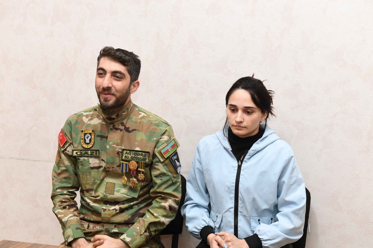 Rövşən Rzayev vətəndaşların suallarını cavablandırıb - FOTOLAR